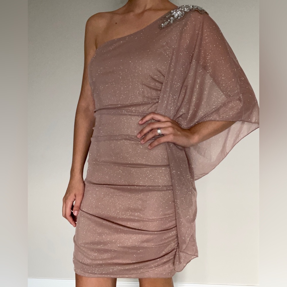 Elegant short dress with sparkle design Size Medium
